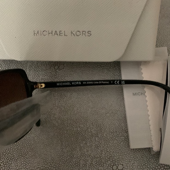 Brand new Michael Kors sunglasses - Picture 3 of 3